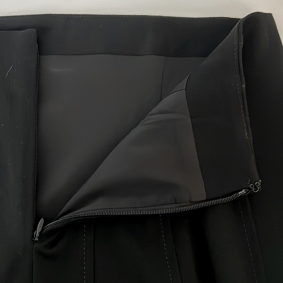 Express Kick Pleat Hem Bodycon Structured Stretch Pencil Skirt Black Size 2 NWOT - Picture 4 of 6